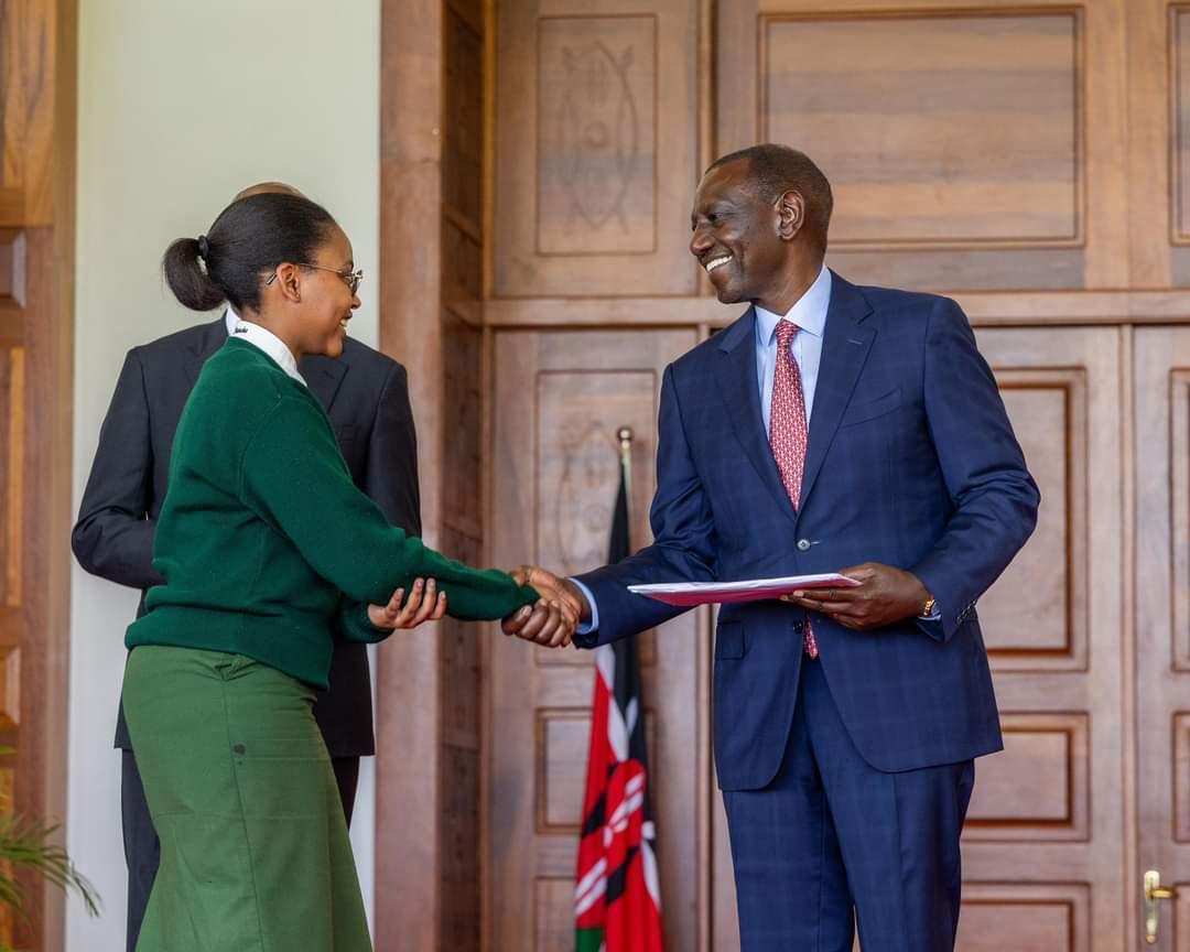 President William Ruto (right) honors one of the over 2,000 young people from across the country who have completed the Gold Level during the President’s Award-Kenya ceremony in State House, Nairobi.