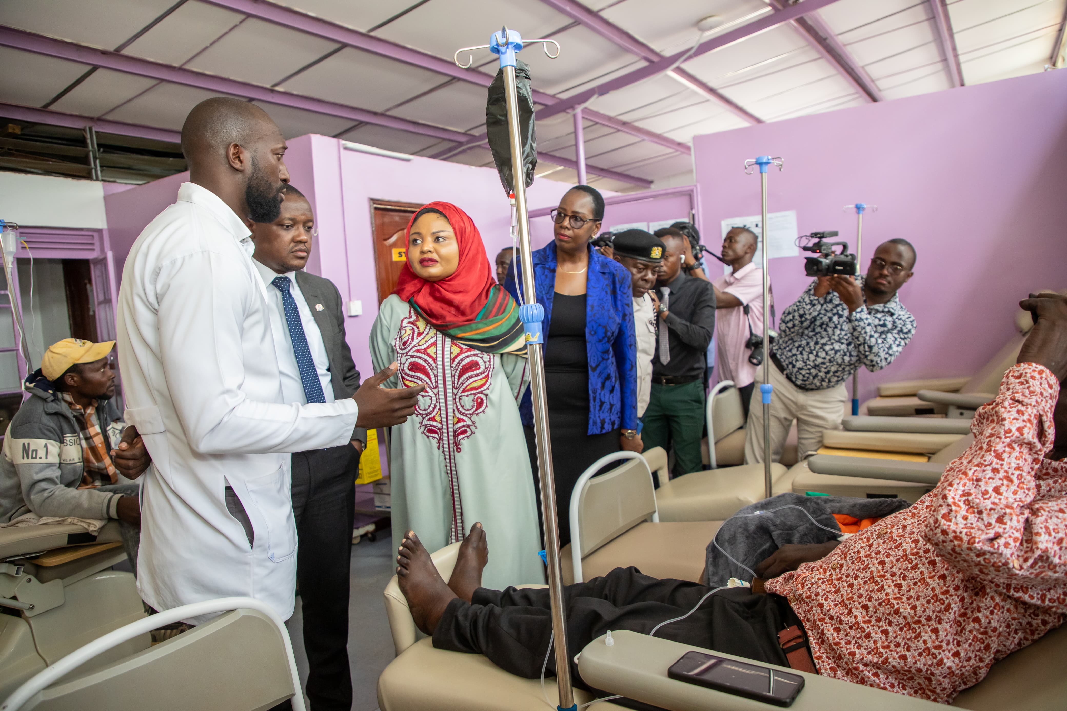  Mwanaisha Chidzuga accompanied by CEO Makueni County Referral Hospital Martha Munyao (with spectacles) visiting patients at the Cancer Unit.