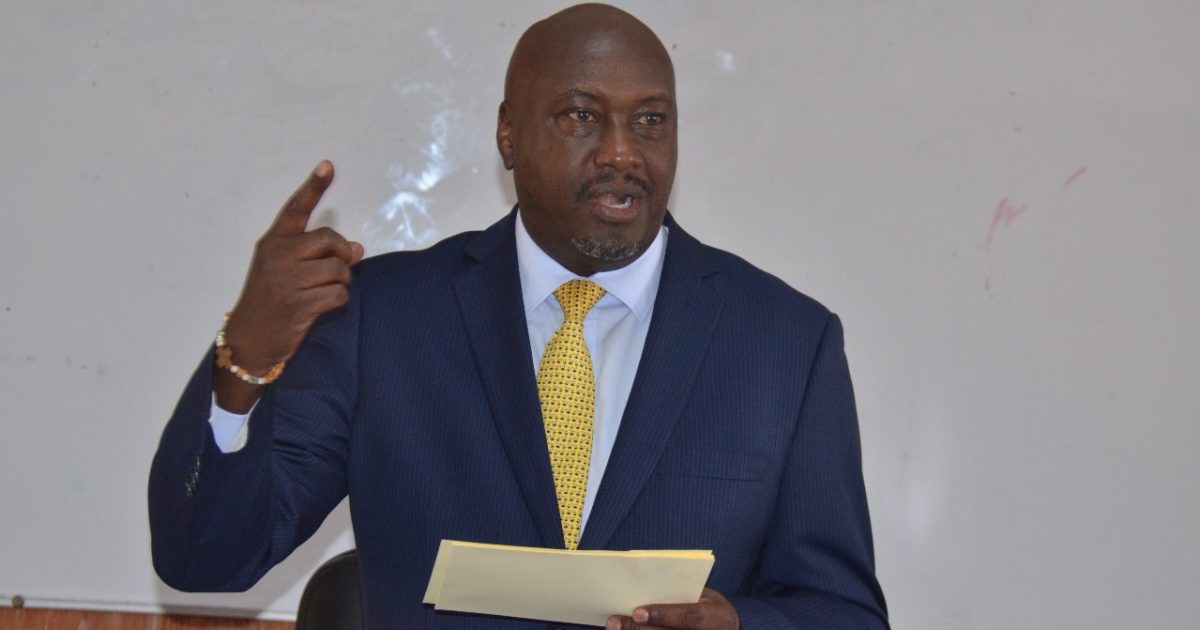 PS for Public Service and  Human Capital Amos  Gathecha speaking dur ing the validation for  the Draft Public Service  Workplace Policy on HIV/  AIDS and related diseases  in Machakos University. 