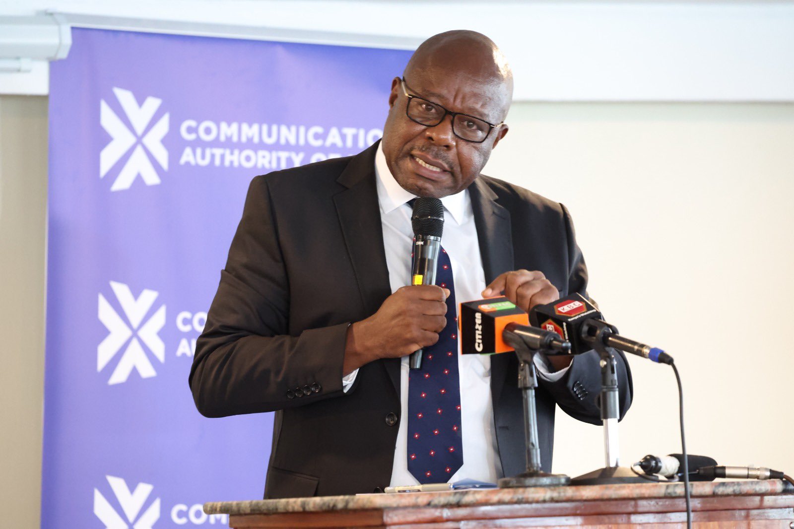 The Principal Secretary (PS) for Broadcasting and Telecommunications Professor Edward Kisiang’ani making his remarks during the commemoration of the annual Global Safer Internet Day 2025 in Nairobi.