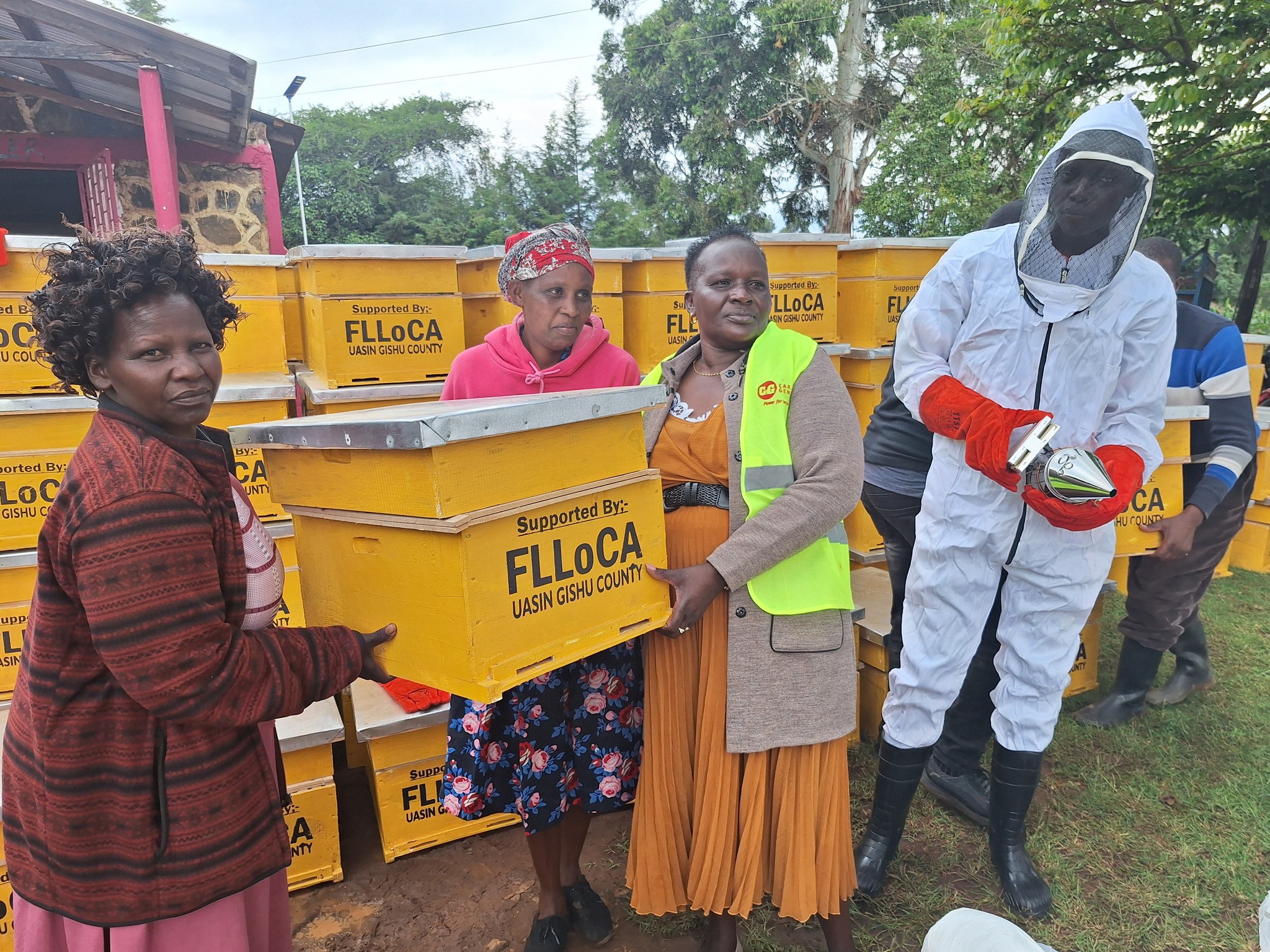 Kipsomba MCA Mary Gorreti, distributing beehives to farmers during a Financing Locally-Led Climate Action (FLLoCA) event in Kipsomba ward, Uasin Gishu county.