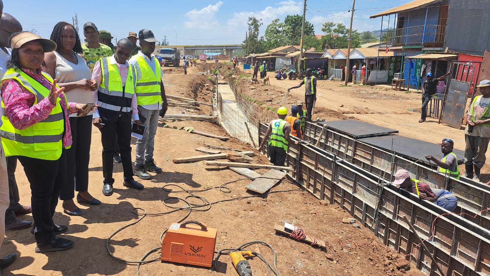yanza RC Flora Mworoa (2nd L) being briefed by the Resident Engineer on the progress so far made in the construction of the Kisumu-Miwani-Chemelil-Muhoroni-Kipsitet road at Mamboleo junction. Photo/Joseph Ouma