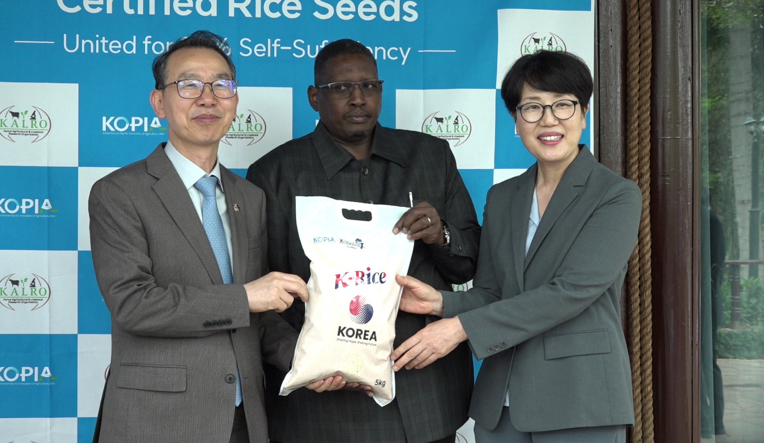 From left, Mr. Hyung-shik Kang, The Korean Ambassador, KALRO Director General Dr. Eliud Kireger, and Dr. Eunha Yoo, Director, Division for KOPIA, RDA