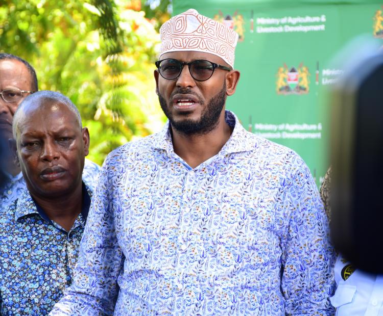 Council of Governors (CoG) Chairperson Ahmed Abdullahi (Wajir Governor) briefs the media on the sidelines of a two-day consultative meeting between the Ministry of Agriculture and the CoG, Mombasa.