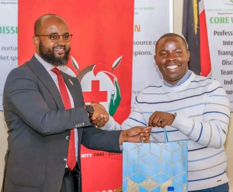 Nandi Governor Stephen Sang and KRCS Director General Dr. Idris Ahmed during the  signing of an MoU at Eliud Kipchoge Complex Stadium hall.