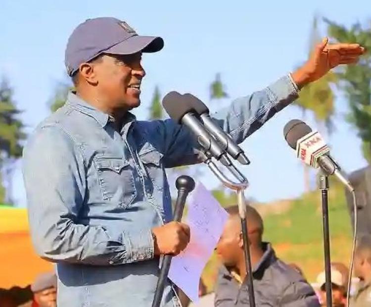  Narok Governor Patrick Ntutu speak to Olokruto  residents during a development tour
