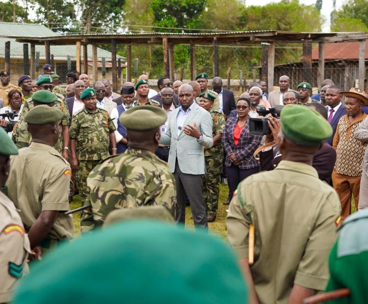 Interior and National Administration CS Kipchumba Murkomen addresses prison officers at the Uruku GK Prison in Meru County. PHOTO: PATRICK AMBANI