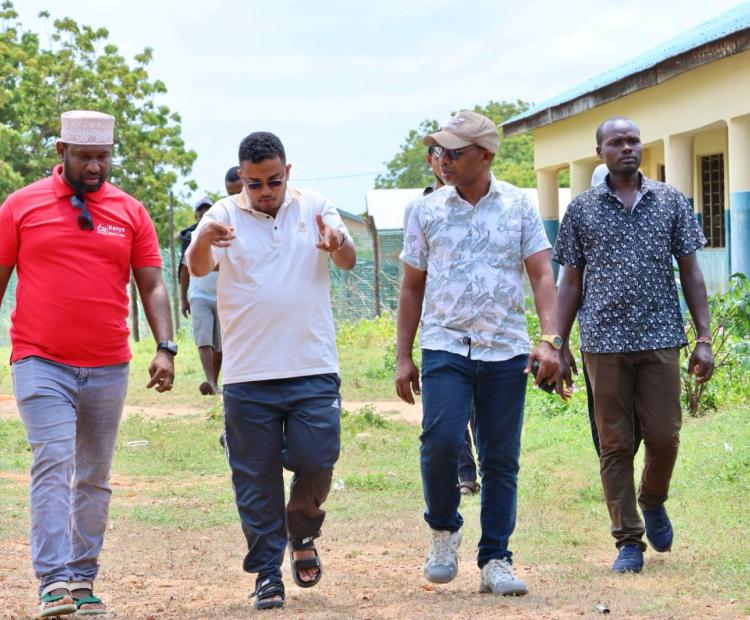  Lamu Deputy Governor Dr. Mbarak Bhajaj tours the recently refurbished Kiunga Health Centre with county medical services officials and Kenya Red Cross Lamu Coordinator Abdul Hakim Abdu (Red Shirt) in a facility that will provide medical services at the border point area. Photo/Amenya Ochieng
