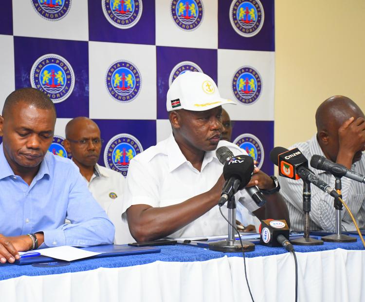 Kenya Ports Authority (KPA) Managing Director Captain William Ruto (M) briefing the media on the performance of Mombasa Port.