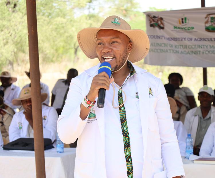 Dr. Stephen Mbaya Kimwele speaking while presiding over the launching ceremony of the Sh26 million subsidised mass livestock against foot and mouth disease under the Kitui County subsidised FMD programme. 